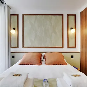 https://magnificent-apt-exceptional-location-in-the-heart-of.fr-paris.fr