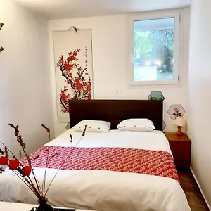 https://family-studio-in-a-villa-600m-rer-b-direct-to-notre-dame.fr-paris.fr